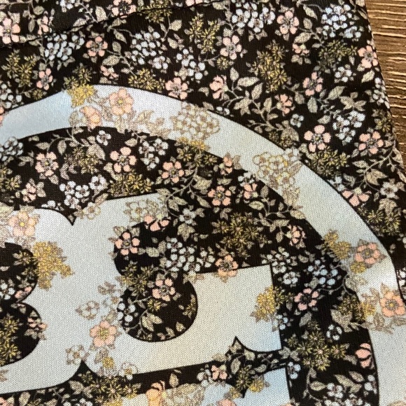 Tory Burch Black Floral Pouch with Gold Hardware Pale Blue Logo 5.5x6.75 Lk New - Picture 3 of 5